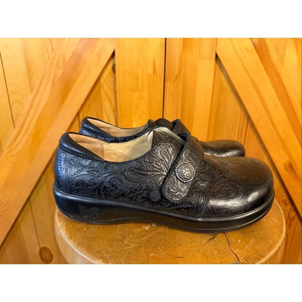 Alegria Joleen Shoes size EU 41 US 10-10.5 Black Tar Tooled Strap Button Casual